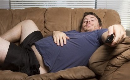 Yo deslomande en el sillón mirando una serie!😂😂😂
