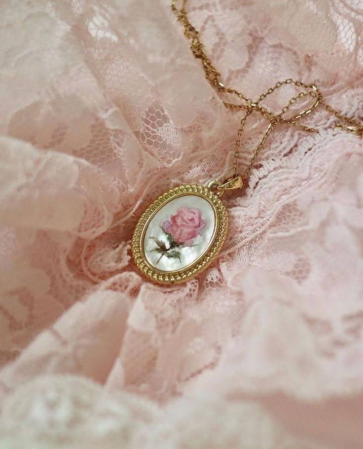 ClaudioKlarke's tweet image. ...buona sera, Maria Anna. 👋🙏🌸🌼✨️