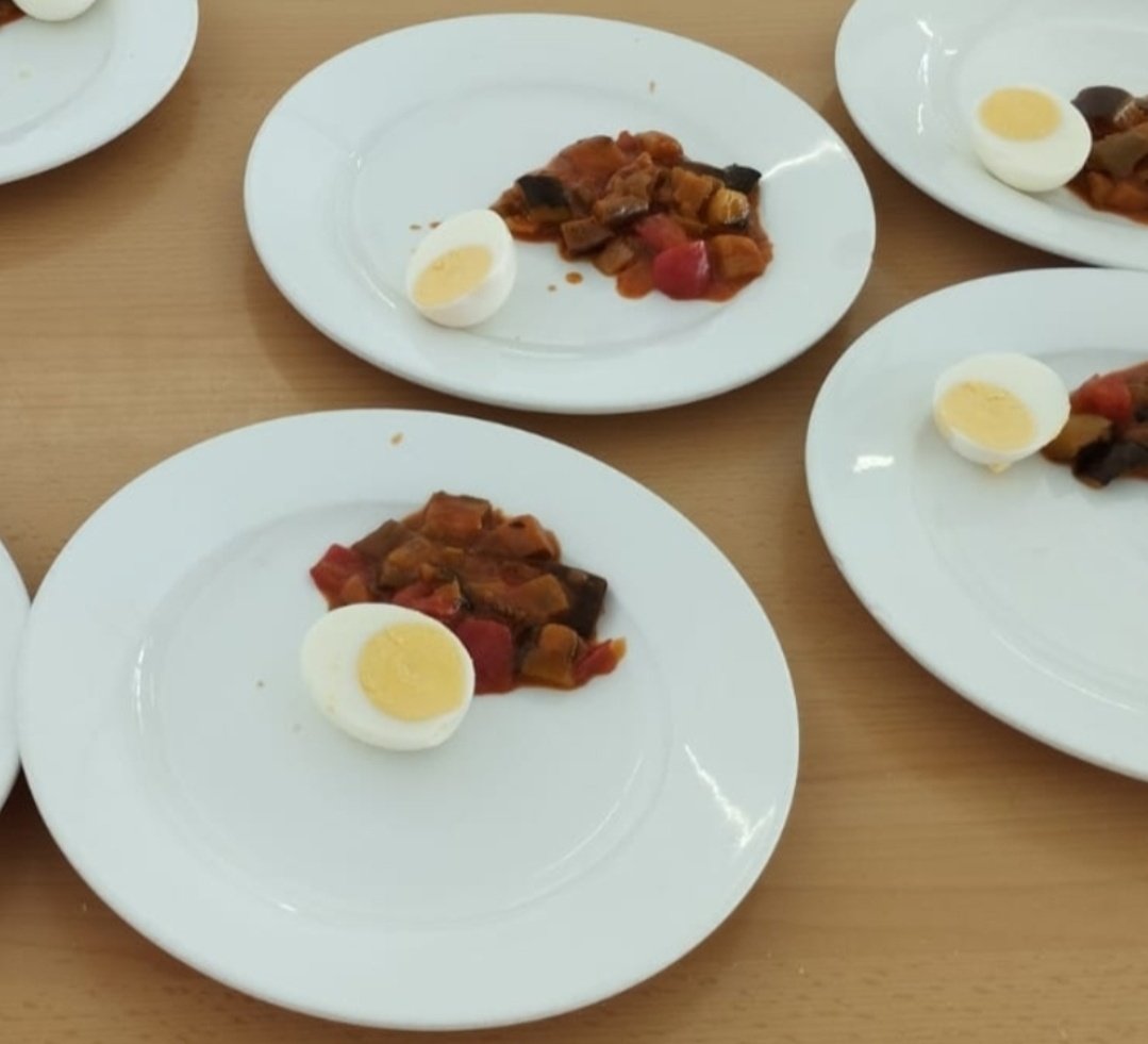 No les basta con matar de hambre a los ancianos de la residencias. Hacen lo mismo con los niños.
Ahí donde gobierna el <a href="/ppopular/">Partido Popular</a> la crueldad se llama gestión.
Ahí donde gobierna el fascismo, los más vulnerable sobran.