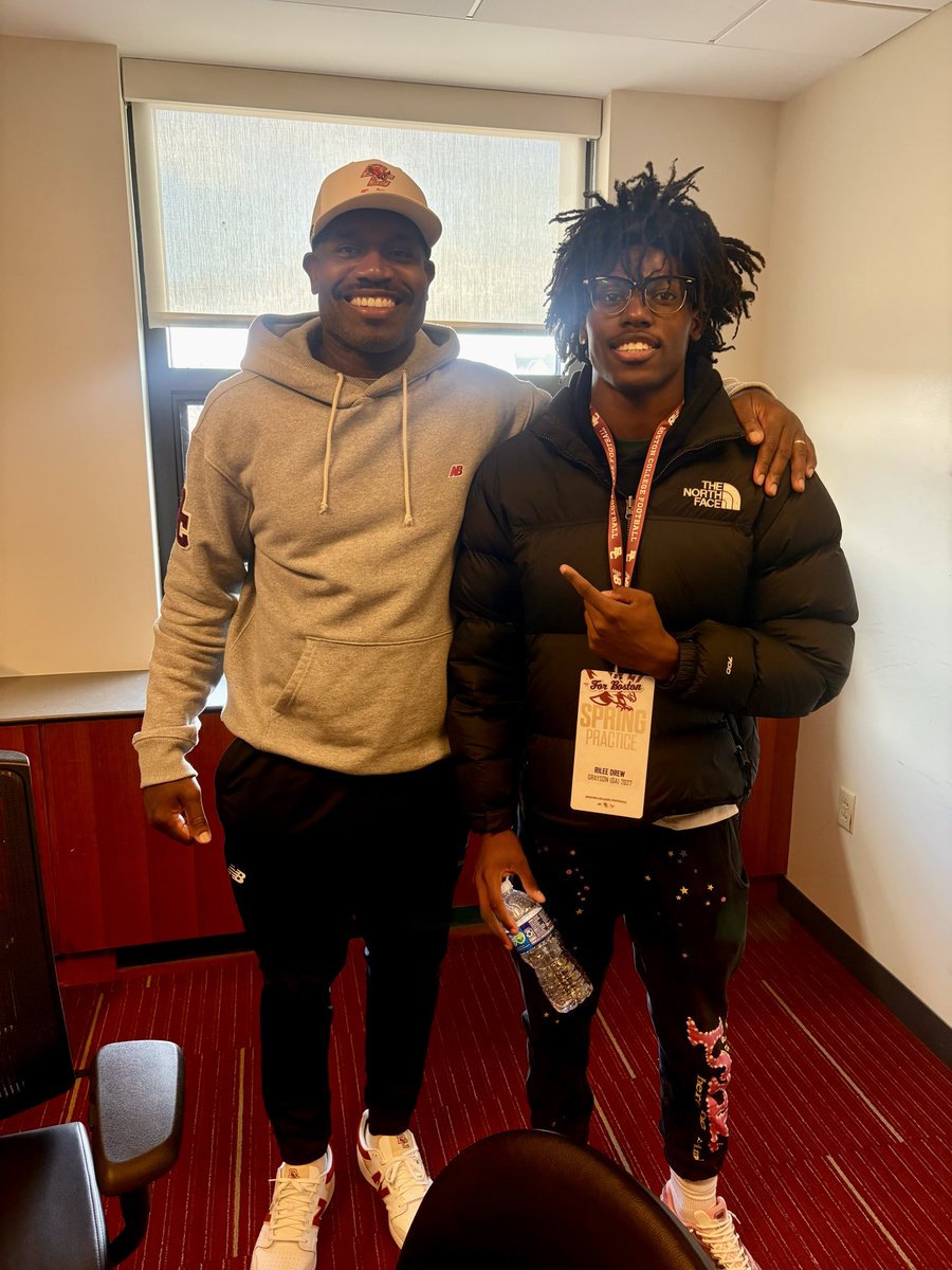 Rilee Drew tweet media