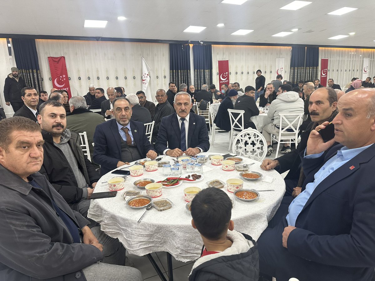 hidayetbaysal8's tweet photo. Saadet Partisi Genel sekreteri Sn. Cafer Güneşin kalımıyla  Saadet Partisi  Şanlıurfa il başkanlığının düzenlediği Adalet Sofrası iftar programına il yönetimi ve Eyyübiye ilçe başkanımızla katlım sağdık Nazik ev sahipliğiniz dolayı teşekkür ederiz @Ahmet_Davutoglu @mahmutarikansp @GelecekPartiTR @SaadetPartisi @sphalilyigit @MHelvaci63 @SuphiKara63