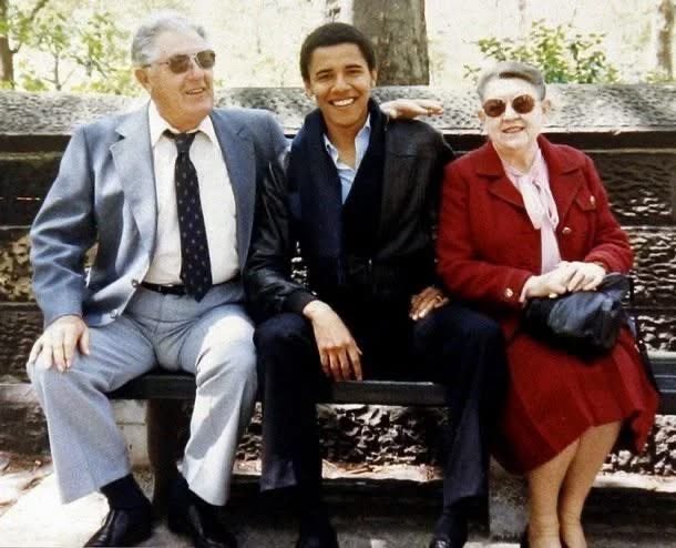 ronsterd89's tweet image. A photo Barack Obama with his grandparents that was taken when he was an undergrad in college sometime in the 1980s. Sadly, I was unable to find an exact date.