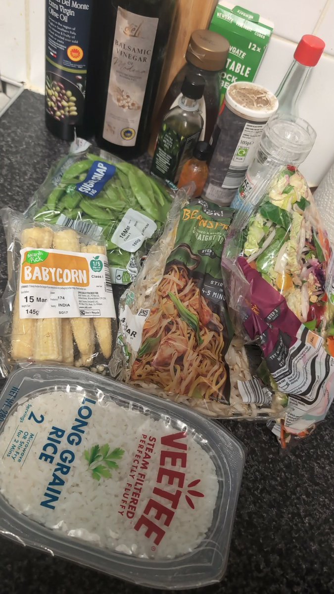 LLLChick's tweet image. Was craving a chinese last night but on a self imposed takeaway ban so decided to make my own chicken egg fried rice &amp;amp; OMG it was so good, even better tonight with a G&amp;amp;T after work #GoMe
