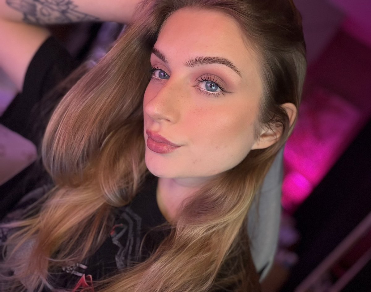 happy saturdayyyyy ^-^ 
ttv/Bubblle_x :)