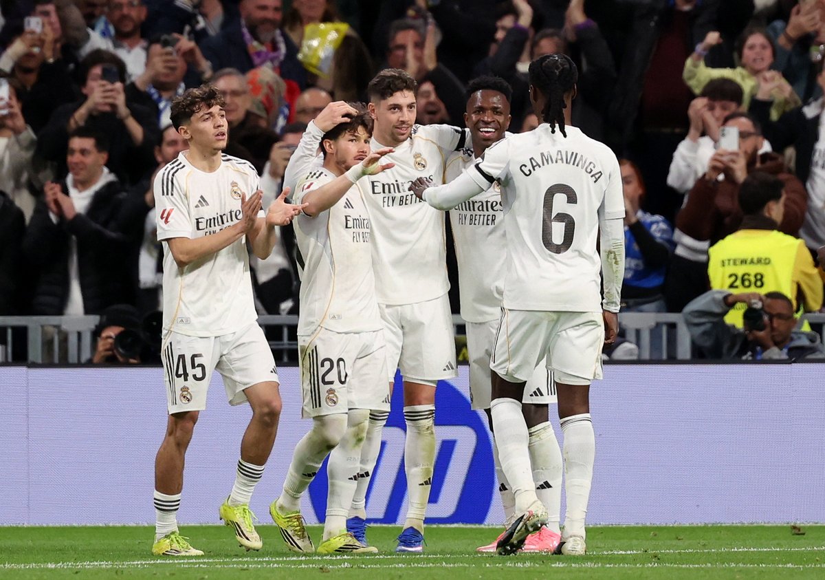 beINSPORTSNews's tweet photo. 🟩#نهاية_المباراة | ريال مدريد يواصل الضغط على المتصدر برشلونة بفوزه على ضيفه إلتشي 4 - 1 في الدوري الإسباني https://t.co/0kp47GmaAO