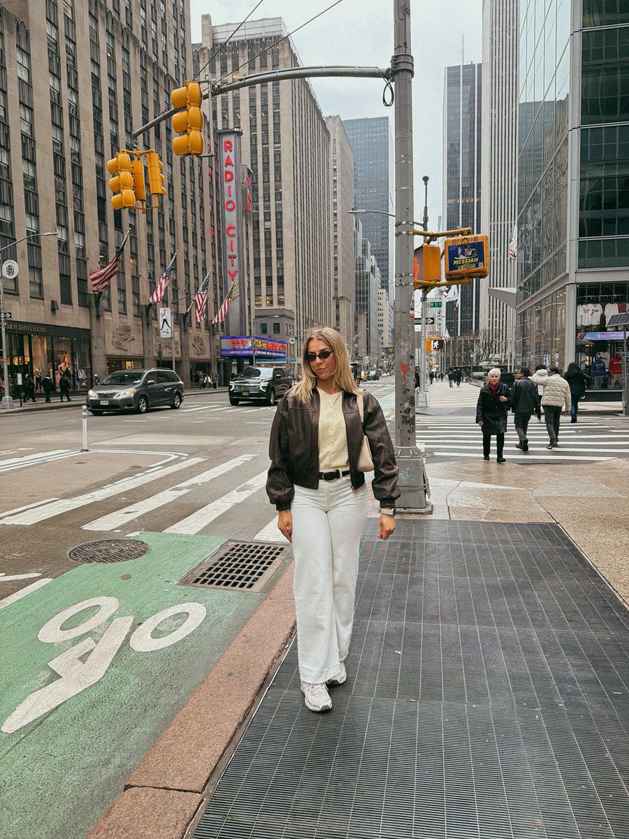 eve ⭐️ tweet media