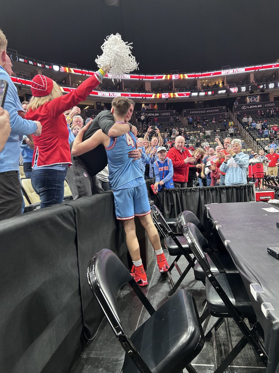 EllisCannon's tweet photo. Moments after scoring a season high 28 for ⁦@DaytonMBB⁩ to advance to #A10MBB finals tomorrow in thrilling fashion, Jordan Derkack had emotional time presumably with family. Achievement matters. #Special https://t.co/fif6AZmKeR