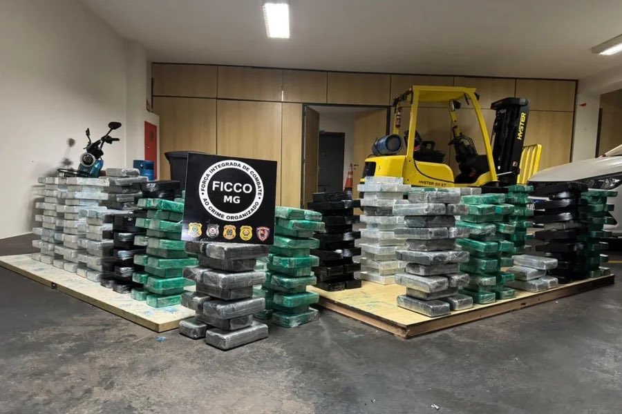 🚨 O colapso da Justiça brasileira: Preso com R$ 40 milhões em cocaína é condenado a... prestar serviços comunitários

O sistema penal mostra, mais uma vez, como o crime organizado opera com risco quase zero no Brasil.

Entenda o caso que revoltou a polícia!👇🏼