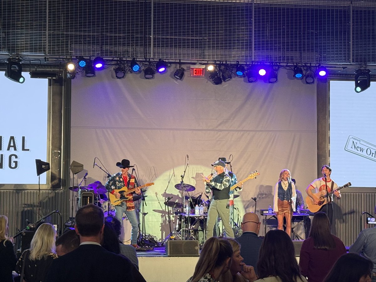 I had a great time at the Republican Attorneys General Association Annual Winter Meeting this week. Thank you for the warm welcome  an dI look forward to working together to win this seat in November!