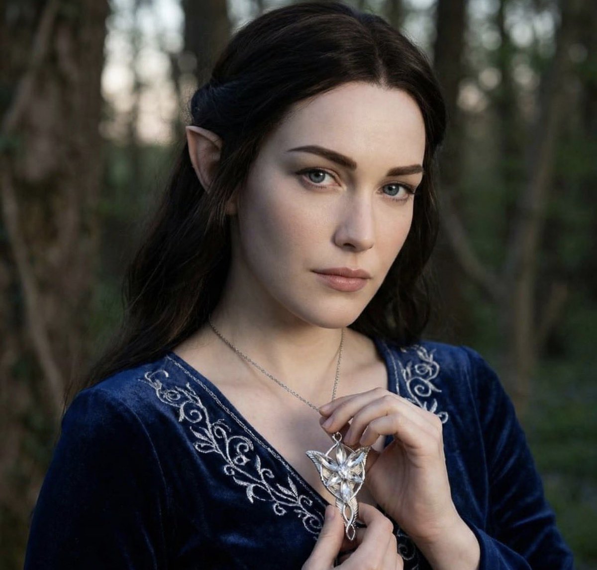 FantasyWorldW1's tweet image. I think Victoria Pedretti would be a much better fit!