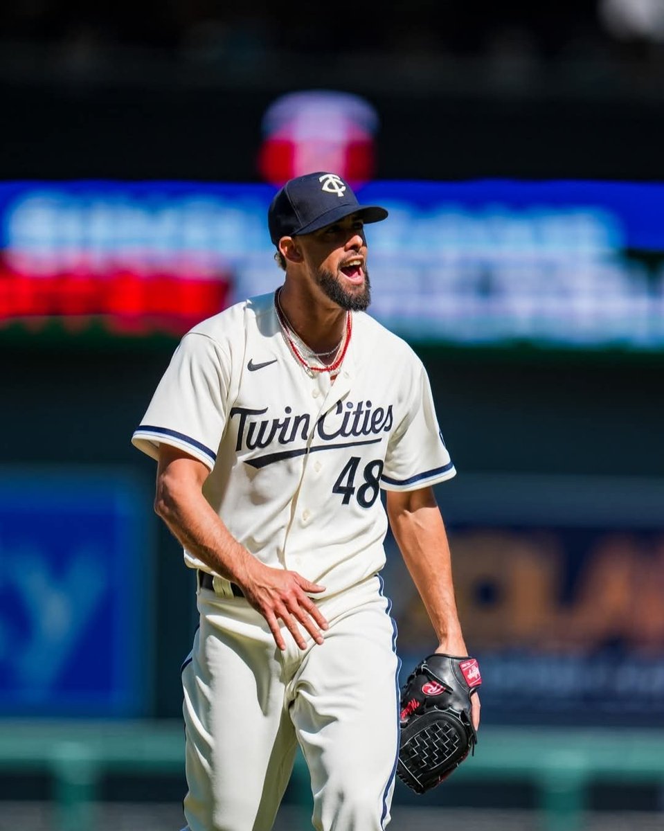 Every Senators/Twins player ever tweet media