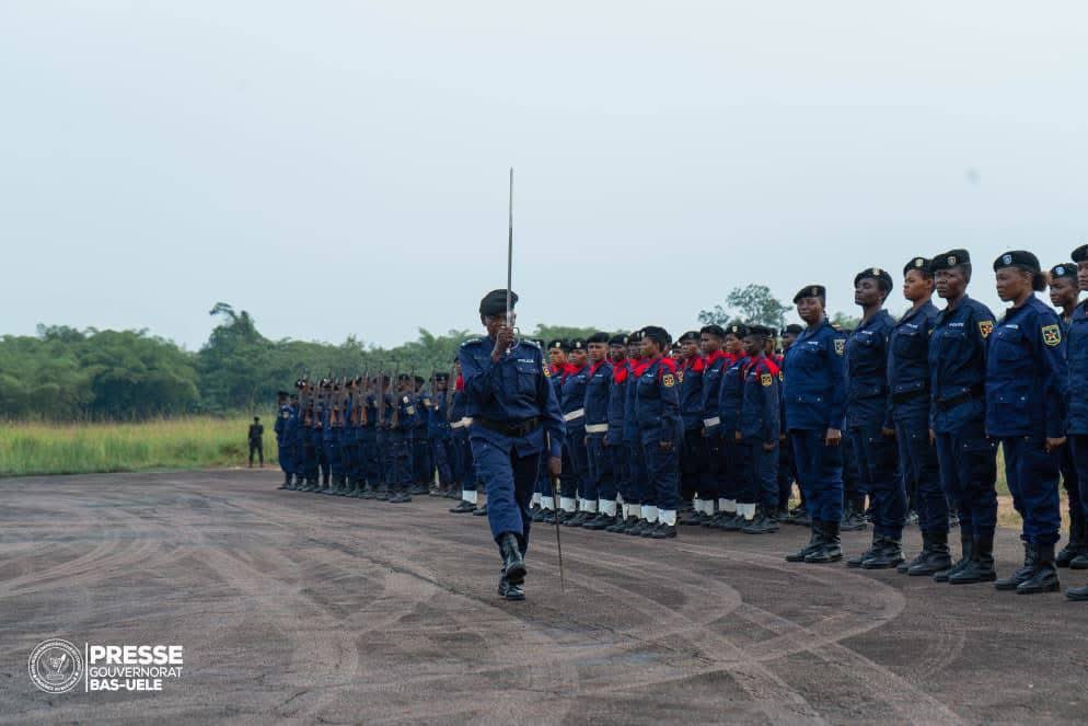 kajasarah18's tweet photo. #RDC/ #BasUele : Le gouverneur du Bas-Uélé, @mikemokeni , a quitté #Buta ce samedi 14 mars pour se rendre à #Kinshasa. Ce déplacement vise à préparer la participation de sa province à la rencontre des gouverneurs prévue à #Kikwit, où seront discutées des questions de gouvernance, de développement et de coopération entre les provinces de la République démocratique du Congo.
