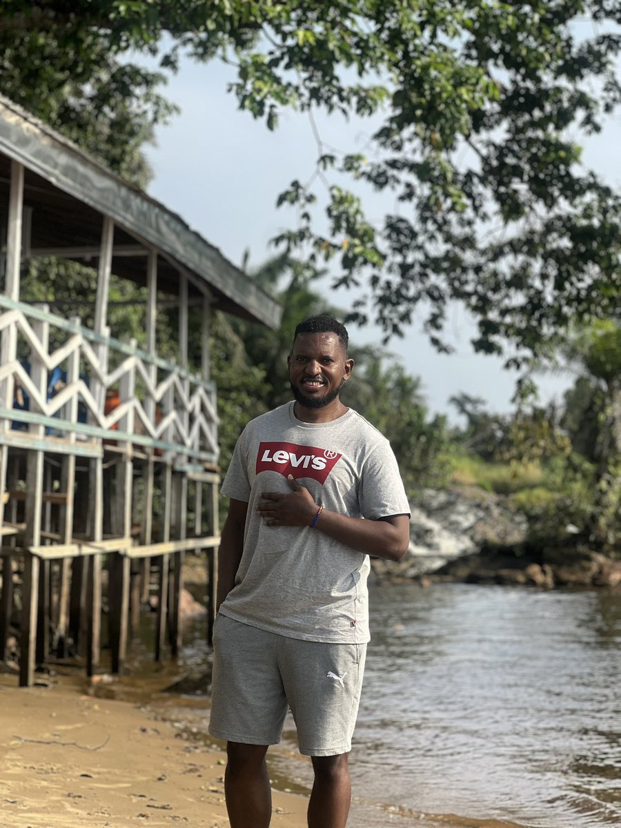 TanouDiallo18's tweet photo. Les chutes de la Lobé à Kribi, où le fleuve Lobé se jette directement dans l’océan Atlantique, un haut lieu de croyance pour les peuples Batanga, Maabi et Pygmées qui vivent aux abords. Nous sommes à environ 300 kilomètres au sud-ouest de Yaoundé, la capitale du Cameroun. C’est un endroit magnifique, à visiter absolument si vous venez au Cameroun.