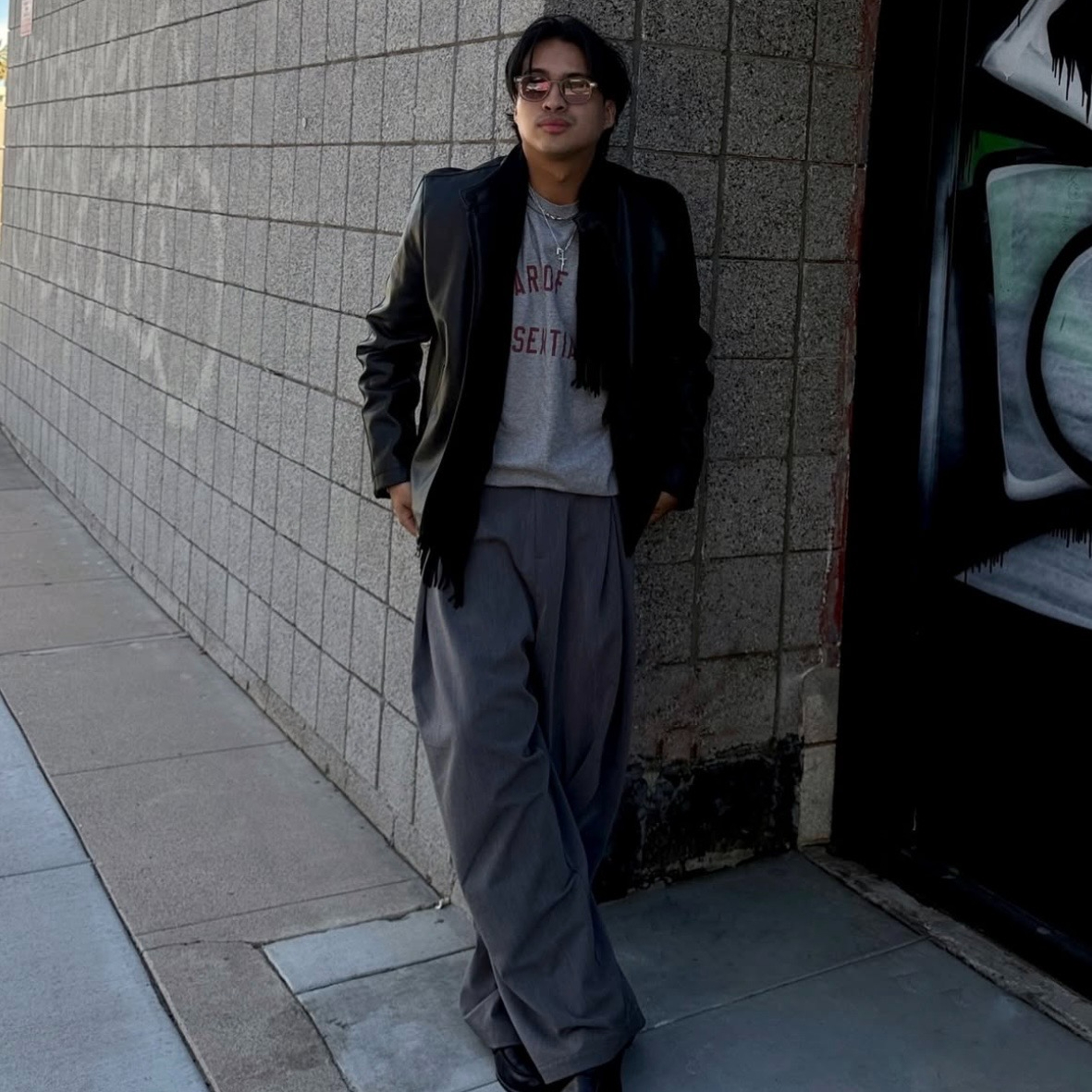 OffRecordHub's tweet image. Jason's Style: a short read on building a wardrobe that reflects who you are. Confidence, curation, authenticity. Read more: wix.to/am4k4ed

#MensStyle #Fashion #StyleTips