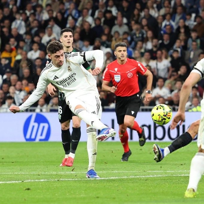 صاروخ فالفيردي. فيدي خلال أخر 8 مباريات ساهم في 9 أهداف 