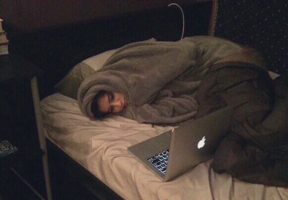 - lindo sábado, q planes tenes para hoy?

- yo: