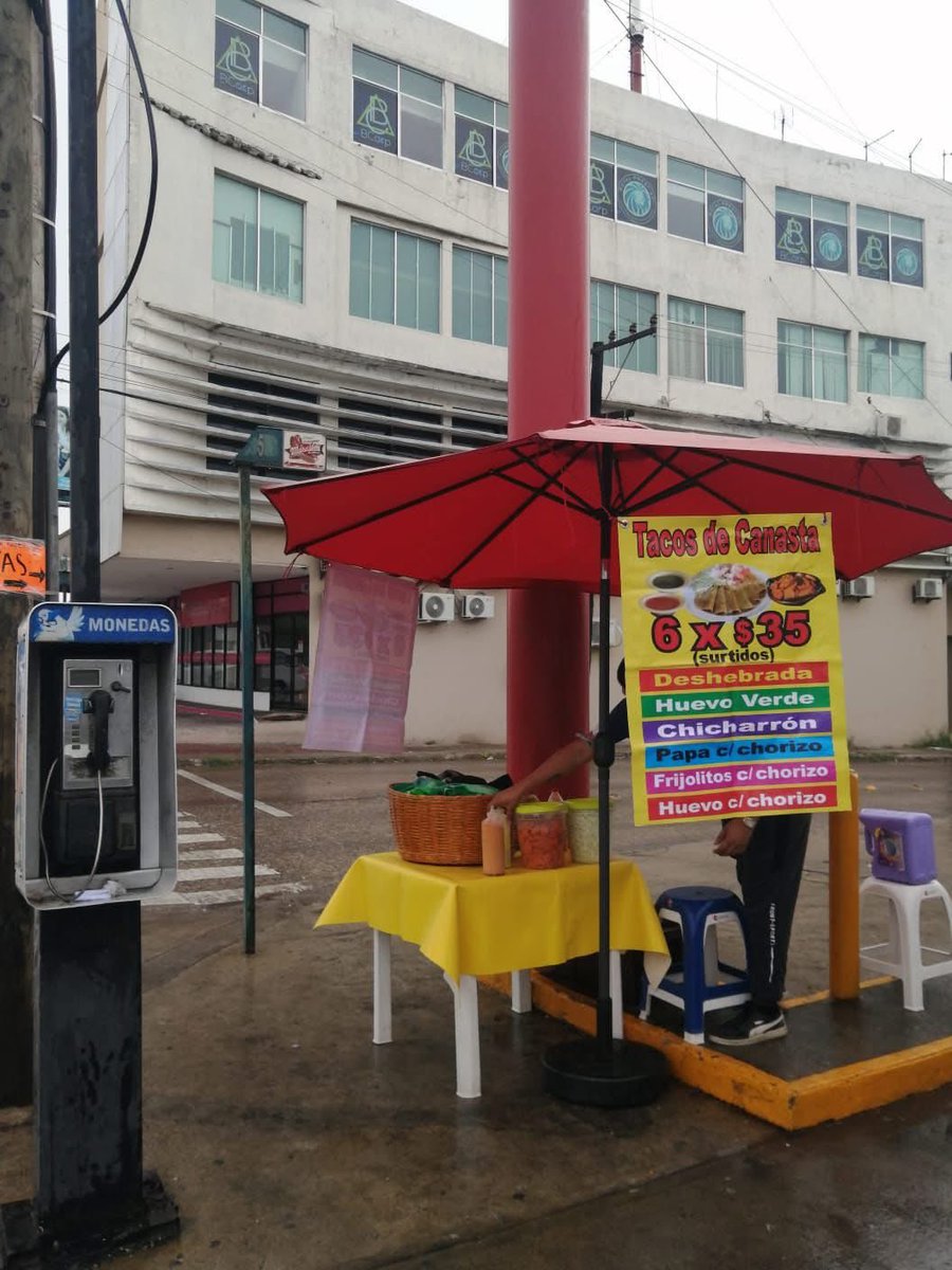 😡💰No se pasen de verdolaga, le dieron baje con el botecito de las propinas a la muchacha de los tacos que están ahí en el Oxxo de la Calle 5 y Universidad. Estaba juntando un bonchecito de toda la semana para sus pasajes y hace rato que se le amontonó la gente ahí mero le diero