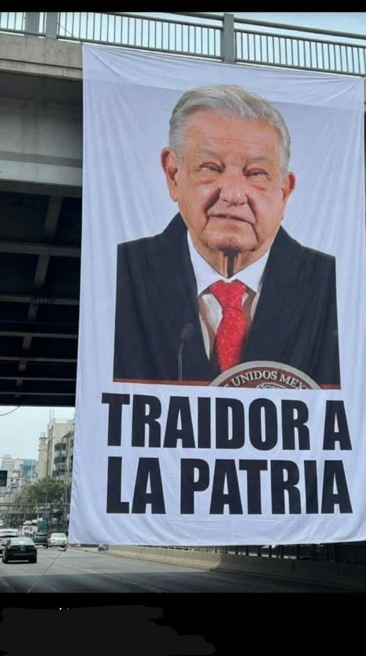 Comienzan a aparecer estas mantas colgadas de puentes, al rato tapizaran todo México