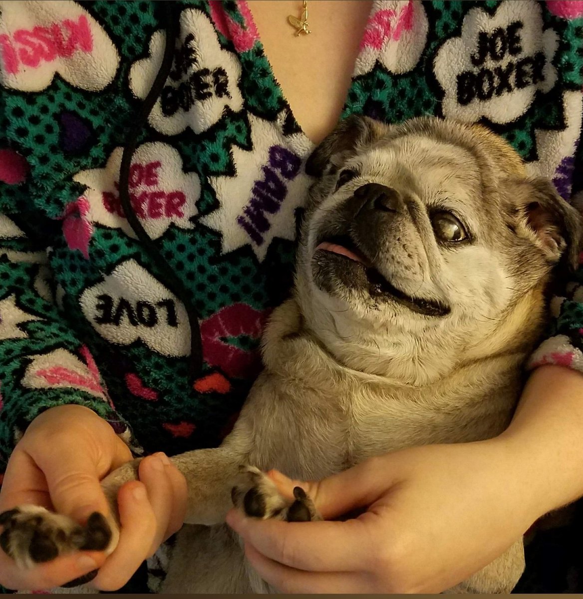 This is a throwback of Angel Sarah enjoying a foot massage 🥰 Happy Saturday evening, friends! 🤗 #AngelSarah #MissYou #LoveAlways ❤️🌈🌈🌈🌈❤️