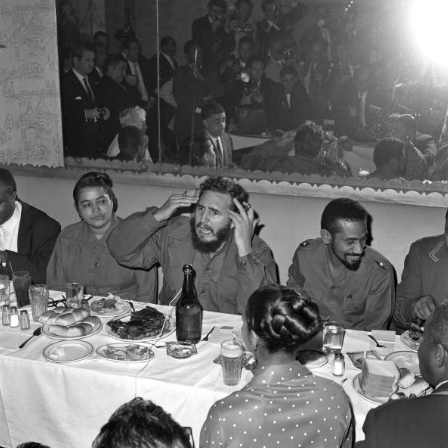 CubaOrtografia's tweet photo. Nunca fue Estados Unidos.
Siempre fue Fidel Castro.
El sistema.
El socialismo.

Destruyó la ganadería, la industria, la agricultura.
Destruyó la fibra social del pueblo cubano.
Destruyó los derechos humanos y la libertad.

Aquí te presento una colección de hilos con las locuras y planes fracasados de esta bazofia humana que secuestró a Cuba.

Cinco hilos. Cientos de planes y proyectos.
Un solo resultado.
Destrucción. Fracaso. Atraso. Miseria. Pobreza. Hambre.

¡Bienvenidos a la isla del desastre!
