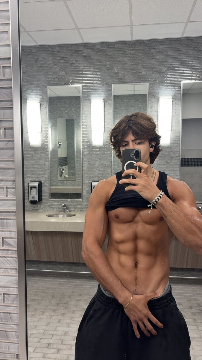 Adonís’ Obedient tweet media