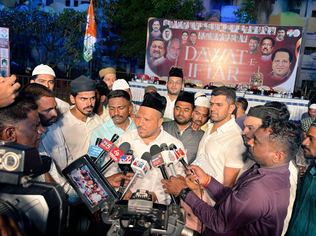 syedkhalid4488's tweet photo. 📍*Davangere South Constituency, Karnataka* 

Organised *Dawat-E-Iftar* in my constituency, Davanagere South, and addressed the media on the importance of togetherness, harmony, and brotherhood that this blessed month encourages.
Iftar is not just about breaking the fast, but about strengthening unity, compassion, and mutual respect in our society. Grateful to everyone who joined and made the gathering meaningful. 

#DavanagereSouth
#NammaDavanagere