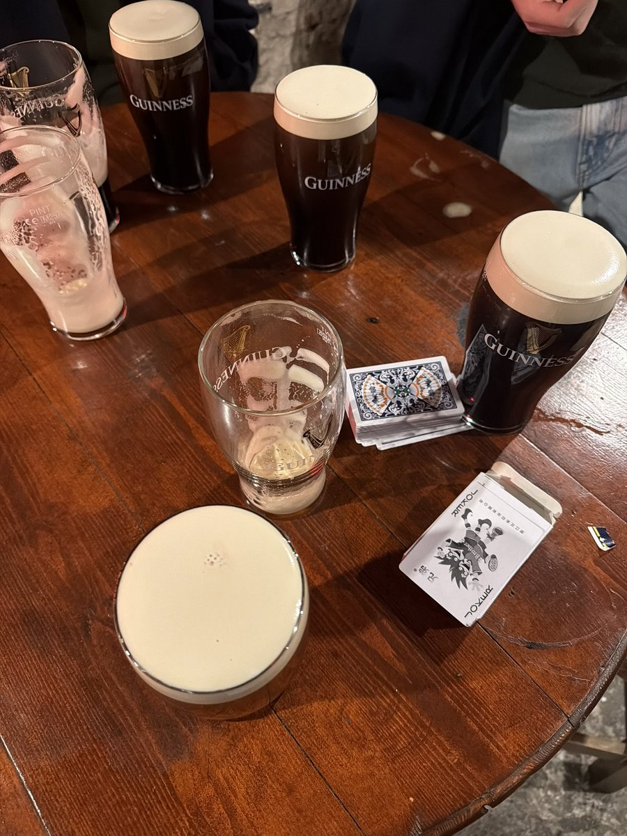 aimeleonjohnny's tweet photo. Doses and mimosas, champagne and cocaine #vision #moodboard #stpats https://t.co/V4FRG6IlcU