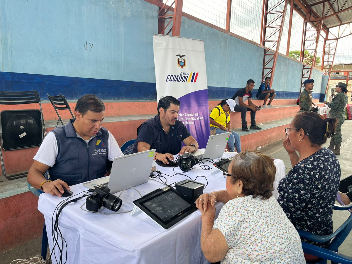 RegistroCivilec's tweet image. 📍 #Guayas | #LaCédulaEnTuBarrio 🪪
El @RegistroCivilec llegó con sus #BrigadasMóviles al recinto Rosa Elvira, en Durán, acercando los servicios de cedulación directamente a la comunidad.
Trabajamos para que más ciudadanos accedan a su identidad de forma ágil, cercana y oportuna.