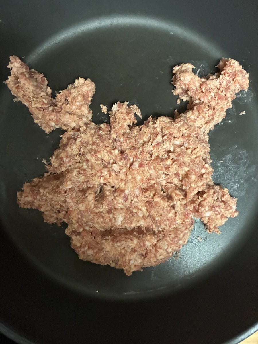 Mari Exists tweet media