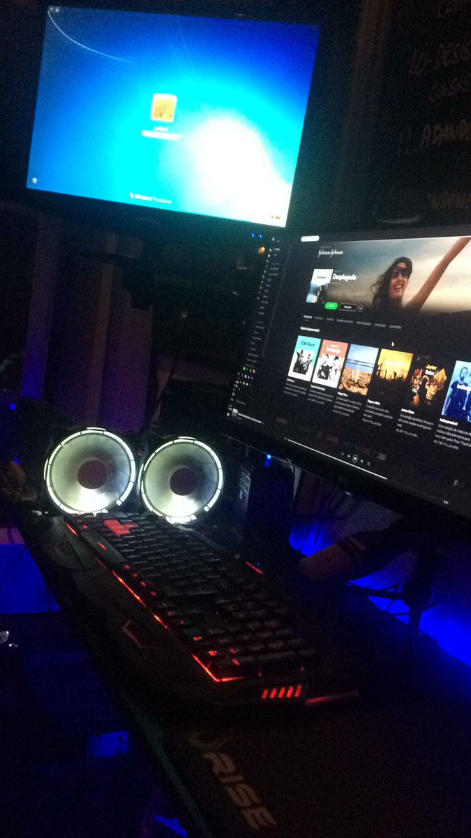 leamed's tweet photo. @TheDarknessPGDM Ja tem um tempinho o post mas vou postar aqui também. Afinal você é a minha inspiração para muita coisa na vida rsrsrsr.
Eu lembro da primeira vez q montei um PC pensando em ser um setup e vejo hoje o que consegui.
Traçar uma linha do tempo de como começou e como está agora. https://t.co/efZwnknrqh