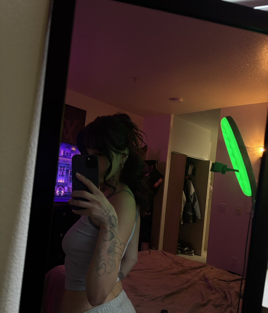 fairynotmotha's tweet photo. crawled out of hiding https://t.co/AiDLu1sci4