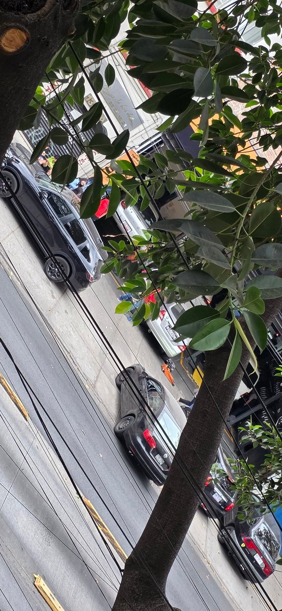 ZeroMaced0's tweet photo. @BJAlcaldia @SSC_CDMX es necesario que todos los días estén sobre la banqueta los coches? Esto es todos los días en Eje 4 Xola casi esquina Xochicalco, hagan algo envíen grúas @LuisMendozaBJ es un negocio gandalla https://t.co/68Q8vcgFIt