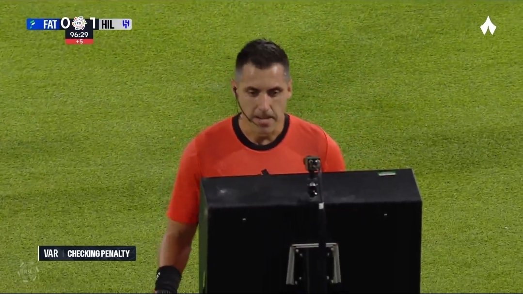 🚨🚨 Saudi Referee on why he cancelled Al Fateh penalty against Al Hilal:

"I have a family and young kids at home." 

😳😳😳