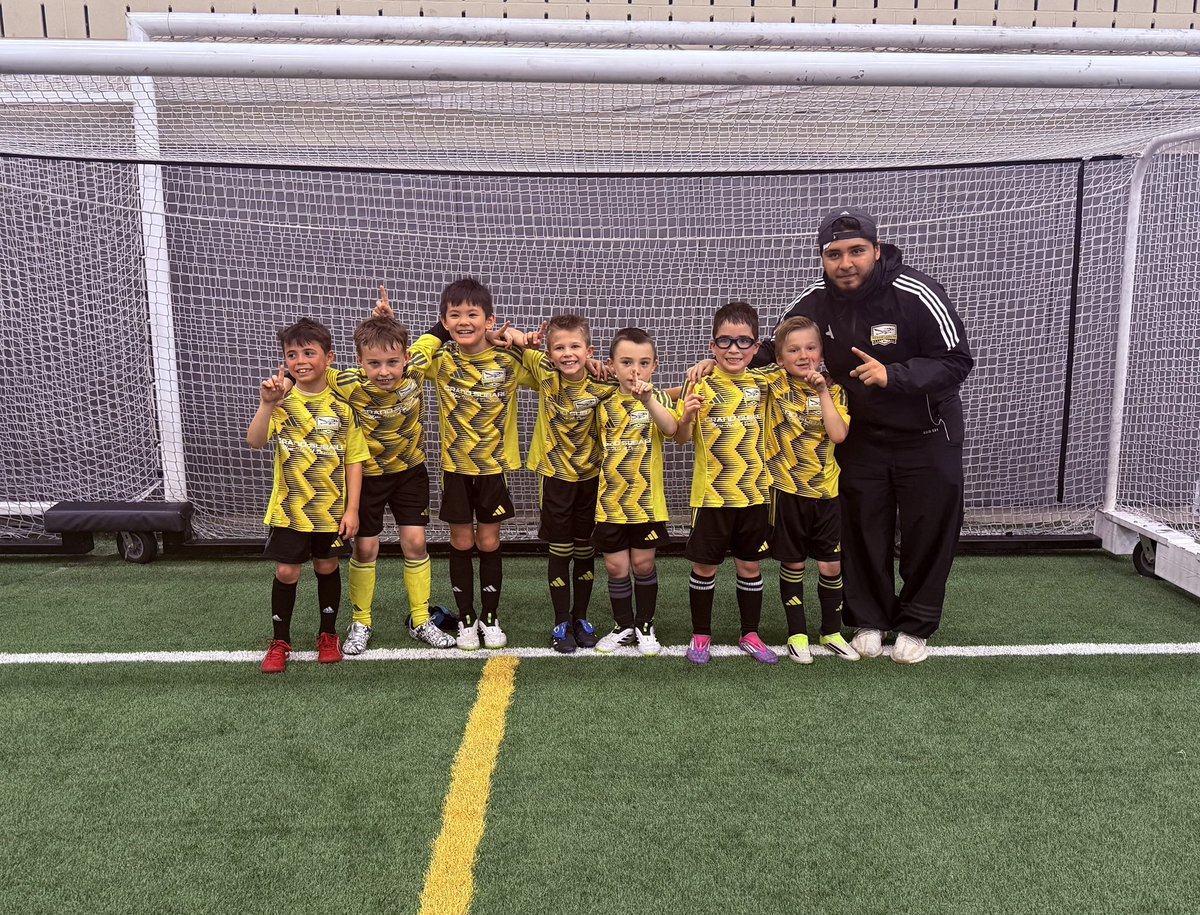 RoadrunnersSC's tweet image. B2018/2019 Black finish the season as league champions.
Congratulations to the boys on a fantastic season!

#futboislife #youthsoccer #springseason #trusttheplan #championmindset