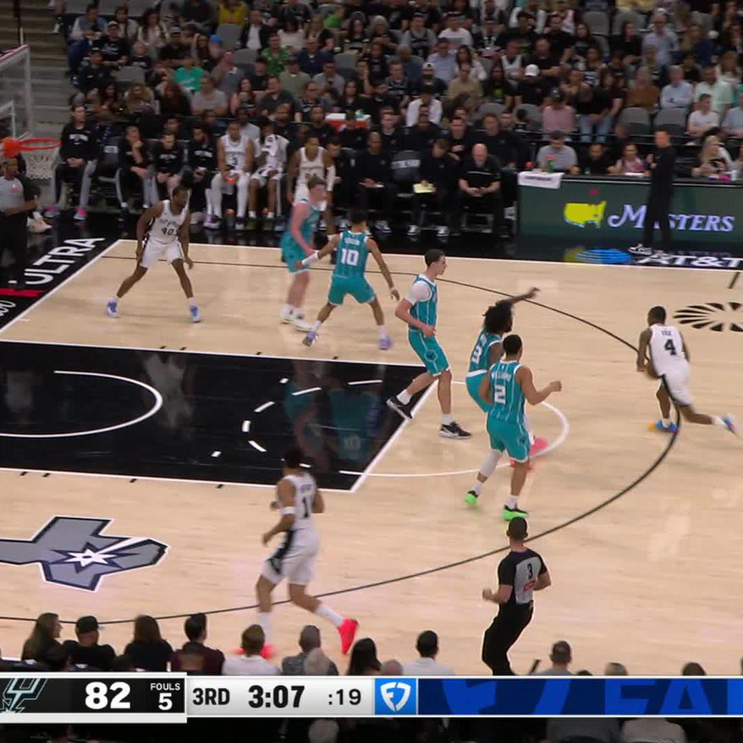 CARTER BRYANT. AGAIN. 😤
📺 @FanDuelSN_SW, @NBAonPrime