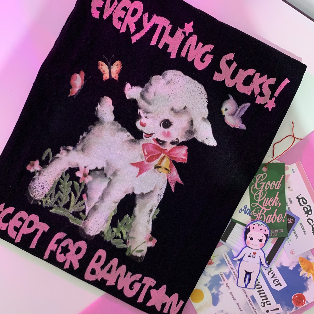 WEARYOURSTORE's tweet photo. pov : você tem uma loja de produtos fanmade do bts e sua galeria é assim ⭐️ https://t.co/KaUFetePz6