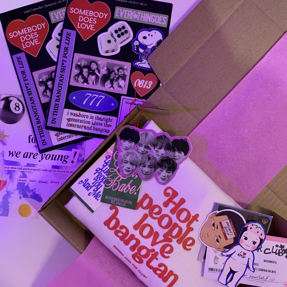 WEARYOURSTORE's tweet photo. pov : você tem uma loja de produtos fanmade do bts e sua galeria é assim ⭐️ https://t.co/KaUFetePz6