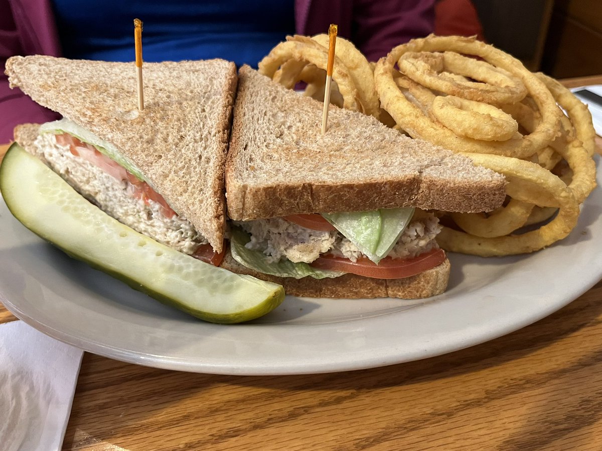 MarcHurBoston's tweet image. Some rustic dining after our hike. #BarbersCrossing #Sterling
