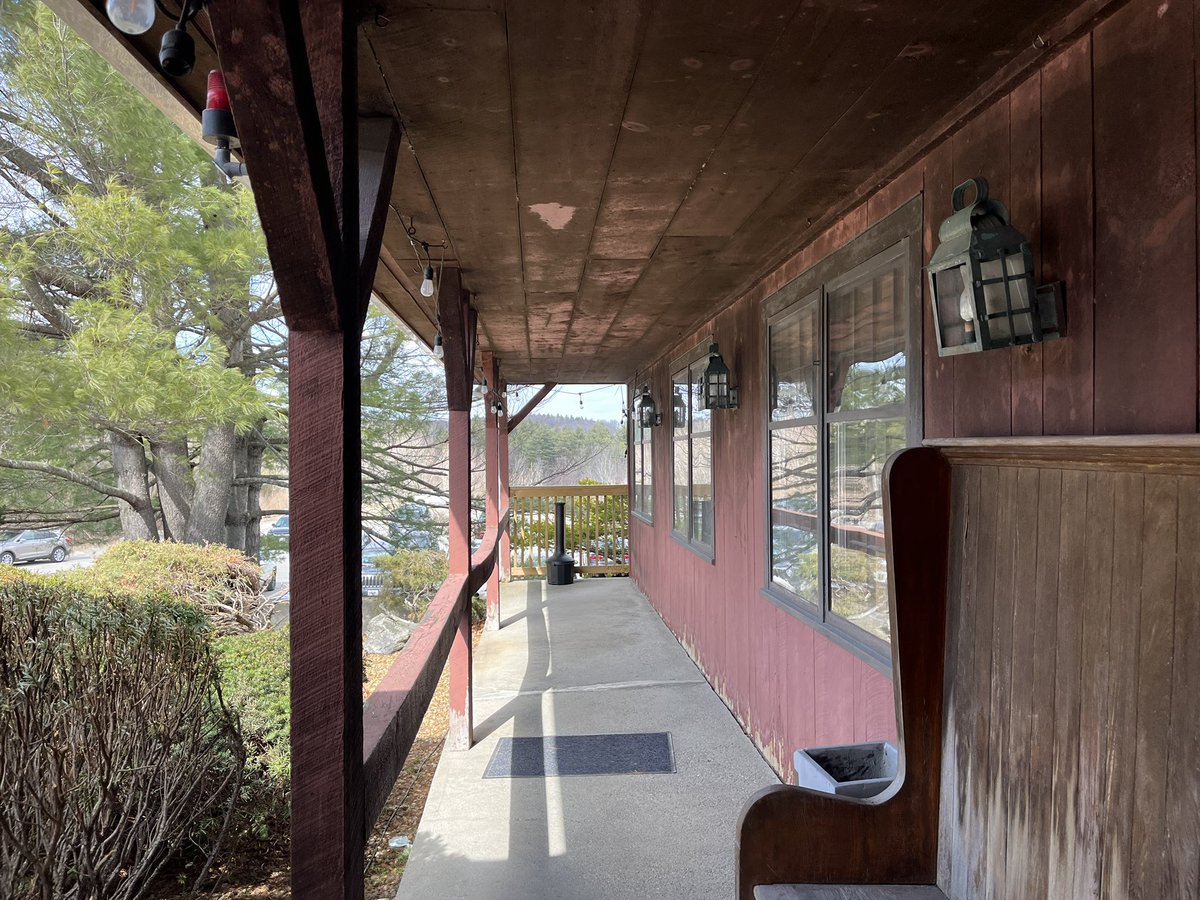 MarcHurBoston's tweet image. Some rustic dining after our hike. #BarbersCrossing #Sterling