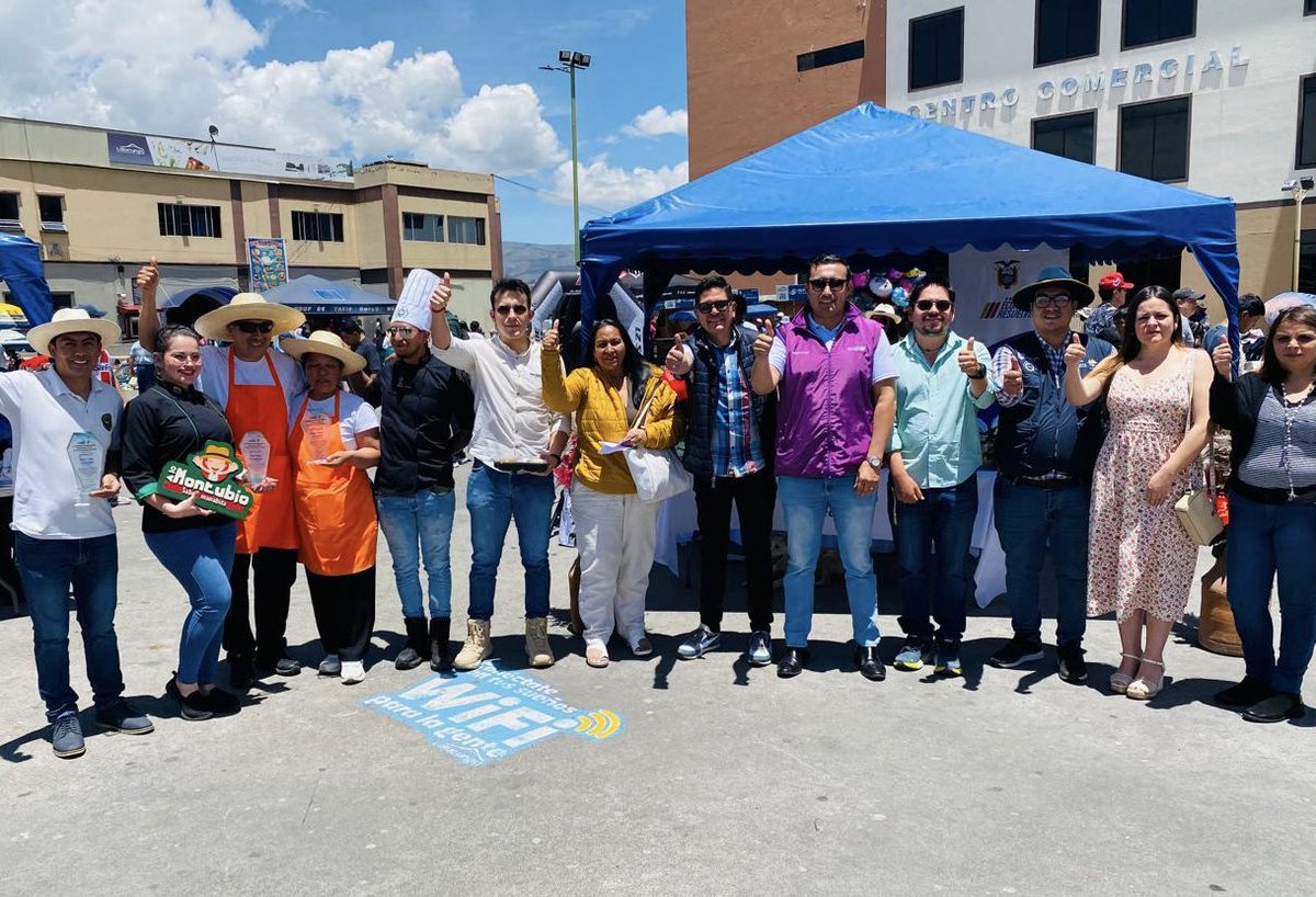 AgriculturaEc's tweet image. #Cotopaxi | En el marco de nuestra campaña #MarzoSabeAVerde vivimos una jornada llena de sabor y apoyo al campo. 🌱

Productores de Manabí y Santo Domingo participaron en una feria de comercialización de plátano verde, donde la gastronomía ecuatoriana también fue protagonista con