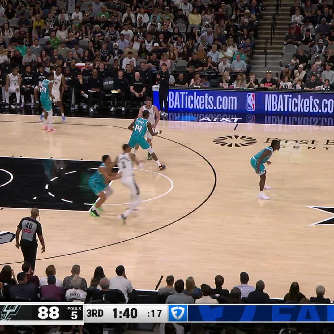 A scoop of French Vanilla! 🍨
📺 @FanDuelSN_SW, @NBAonPrime