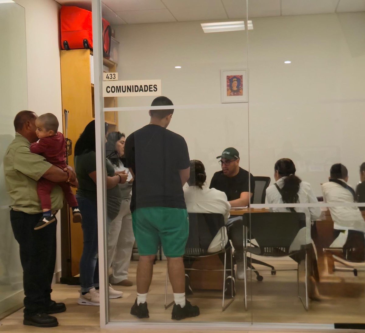 ConsulMexMia's tweet image. Durante la primera “Jornada Sabatina” de 2026, el Departamento de Comunidades @ConsulMexMia brindó orientación sobre distintos programas del @GobiernoMX, entre ellos:

✅Inscripción al #IMSS para personas mexicanas en el exterior
✅Información sobre #INFONAVIT
✅Entrega de