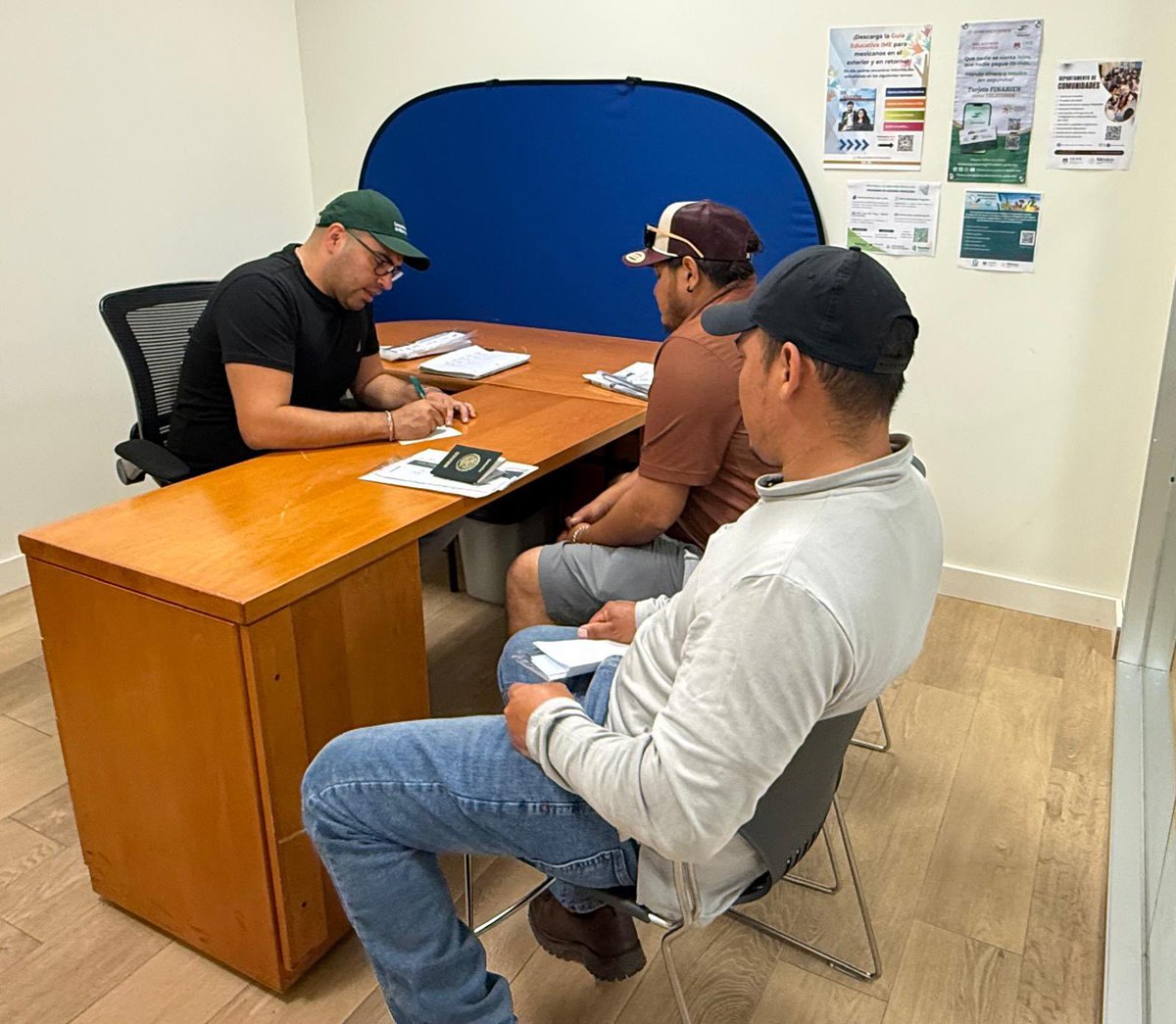 ConsulMexMia's tweet image. Durante la primera “Jornada Sabatina” de 2026, el Departamento de Comunidades @ConsulMexMia brindó orientación sobre distintos programas del @GobiernoMX, entre ellos:

✅Inscripción al #IMSS para personas mexicanas en el exterior
✅Información sobre #INFONAVIT
✅Entrega de