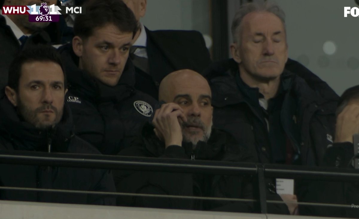 TouchlineX's tweet photo. 📸 - Let’s hope Pep Guardiola has a great and expensive mobile plan in England, because he’s already spent, during the match, OVER 30 MINUTES combined making calls to his staff.

He’s suspended and can only make calls using his iPhone 17 Pro Max. https://t.co/YXoMfQWqFt