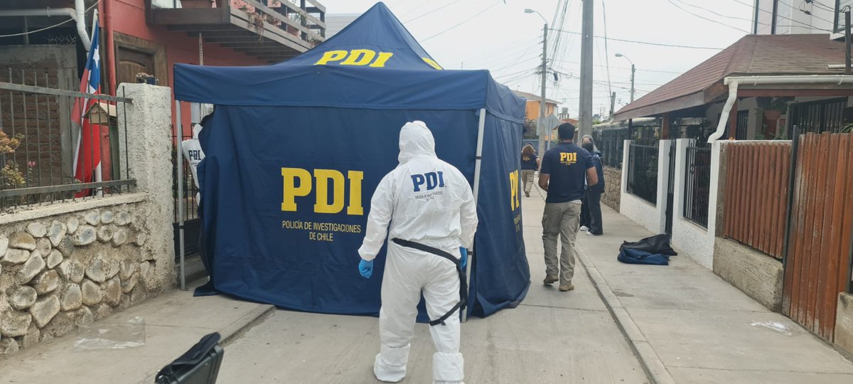 PDI_Valparaiso's tweet image. 🚨Detectives de la Brigada de Homicidios detuvieron en flagrancia al autor del crimen con arma cortante de un hombre de 59 años, ocurrido hoy en el sector de #Ventanas
🔎Tras diversas diligencias de análisis criminal y del sitio del suceso se logró su identificación y captura.