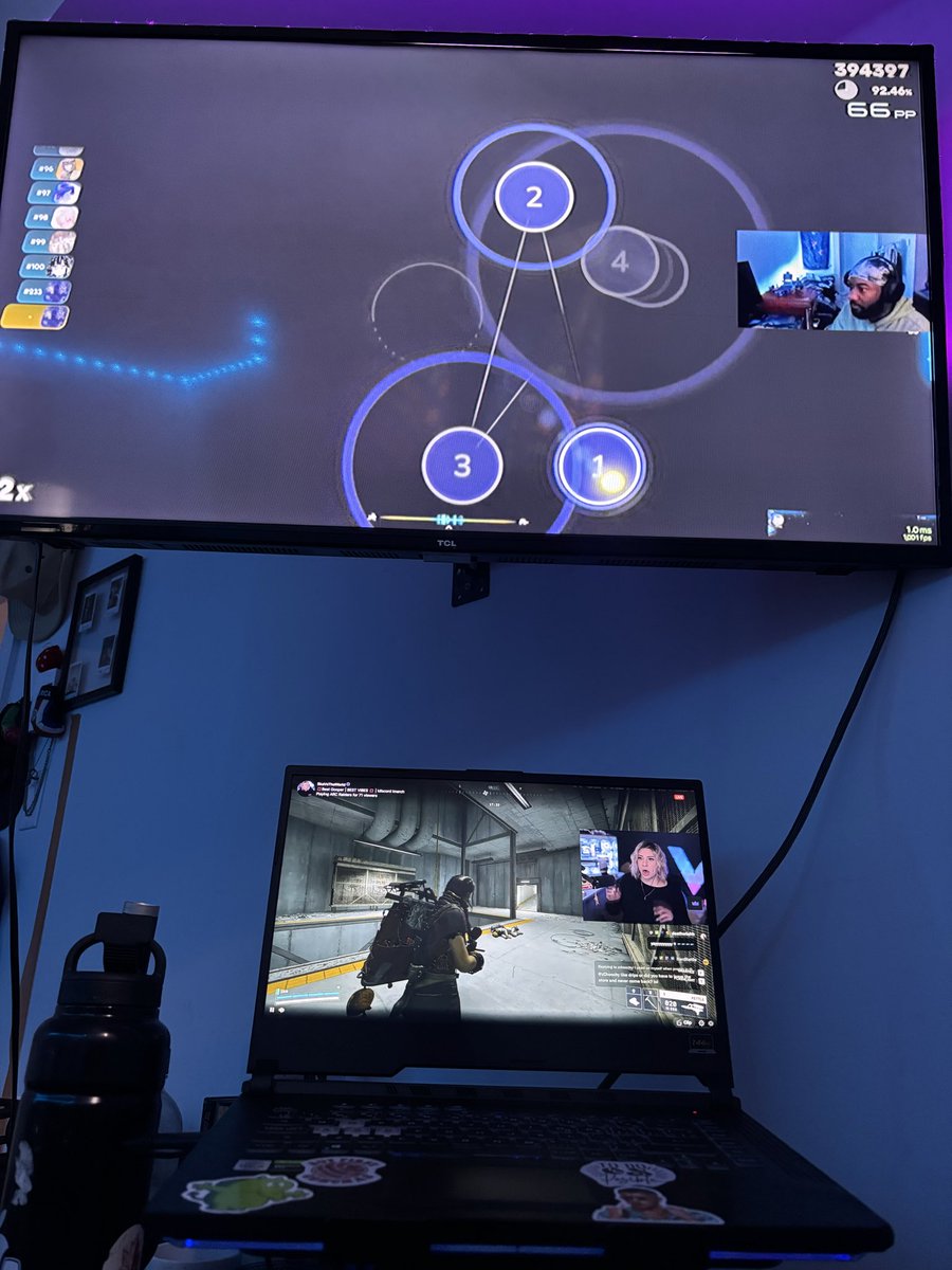 Pupusas69Eater's tweet image. When both your streamer friends are live 😭😂😭
#streamerissues #childhoodfriendship #onlinefriendships