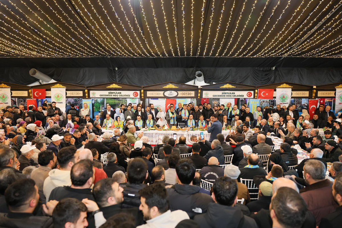 tevfikgoksu's tweet photo. İbrahim Hakkı Hazretleri’nin hikmetiyle, Veysel Karani Hazretleri’nin vefasıyla yoğrulmuş Siirtli hemşehrilerimizle, Mihalgazi Belediye Başkanımız Zeynep Güneş Akgün’le birlikte Anadolu Sokağımızda bir aradaydık.

Bizleri bugün misafir eden ve memleket havasıyla Ramazan gecemize anlam katan Siirtli kardeşlerimize gönülden teşekkür ediyorum. Ayrısı gayrısı olmadan hep birlikte güçlüyüz.