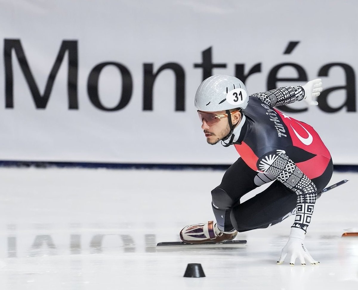 Furkan Akar Tarihimizin İlk Madalyasını Kazandı 🇹🇷

13-15 Mart tarihleri arasında Kanada’nın Montreal kentinde düzenlenen Short Track Dünya Şampiyonası’nda ülkemizi erkekler 500 metre finalinde temsil eden milli sporcumuz Furkan Akar 40.641 zamanıyla bronz madalyayı boynuna