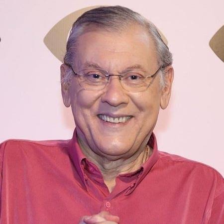 Milton Neves, no UOL, exalta quantidade de são-paulinos nas ruas:

"Hoje, graças a Deus e ao meu esforço, posso me dar ao luxo de me poupar do caótico trânsito de São Paulo, indo e voltando da capital no banco do passageiro.

E, para me distrair, criei um passatempo curioso: