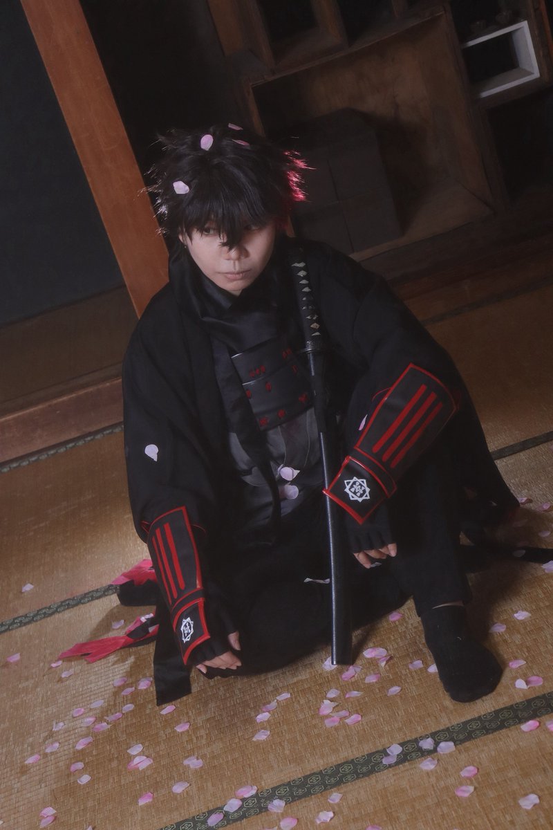 S_cos82's tweet photo. ※cos 刀剣
肥前忠広極

［その後］

…見てんじゃねぇ。

📸ｺﾙｸさん @Cooor_k234 

#すぴせちあの誕生日を一緒に過ごすのは君だ本丸1122 https://t.co/Bg9gNnGNvZ